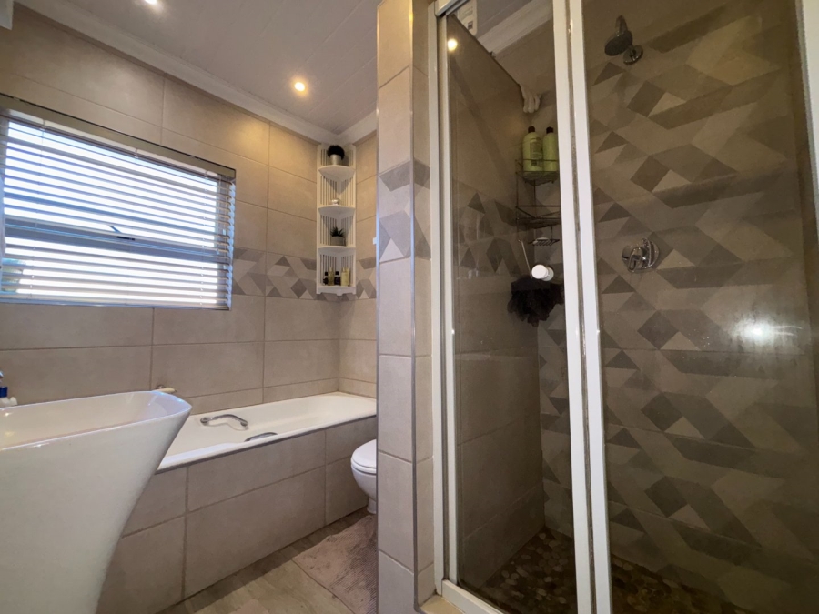 2 Bedroom Property for Sale in Pellissier Free State
